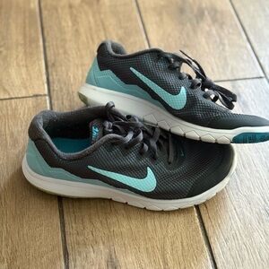 Nike Black and Aqua Athletic Shoes